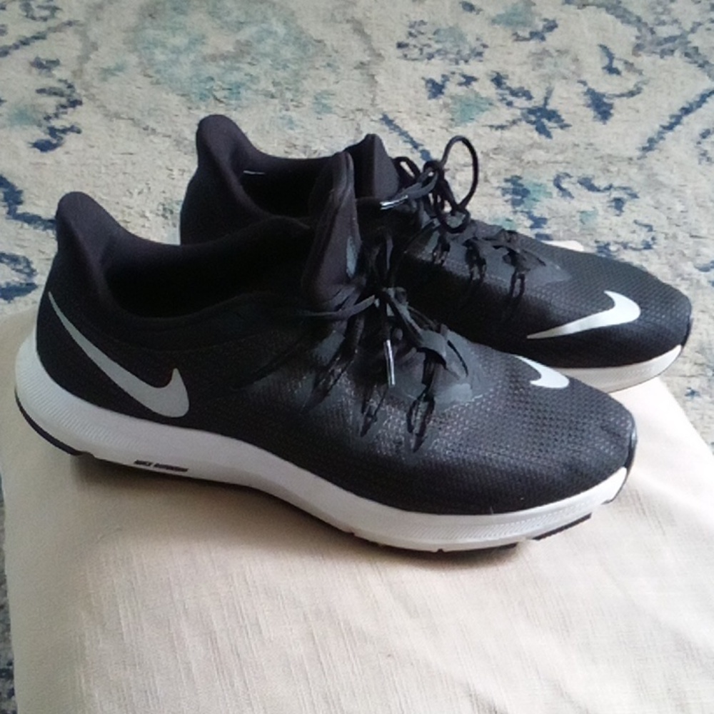 Men's Nike Quest running shoes